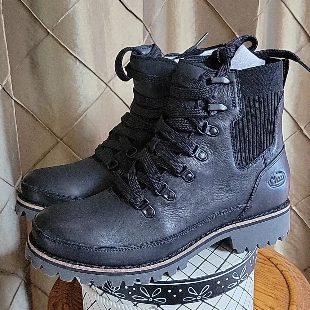 NWOT- Chaco ‘Fields Lace Up’ Waterproof Leather Outdoor Boot